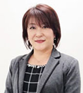 福岡市の社員研修・新入社員教育・マナー&接客接遇講座・VMD講座の事ならアクシアクリエイションの講師紹介